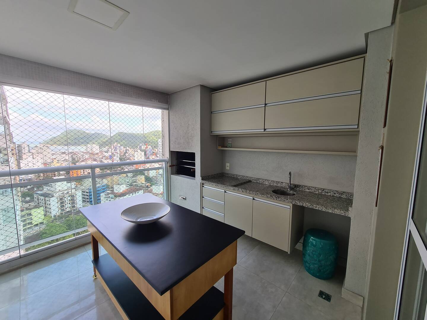 Apartamento à venda com 3 quartos, 135m² - Foto 2