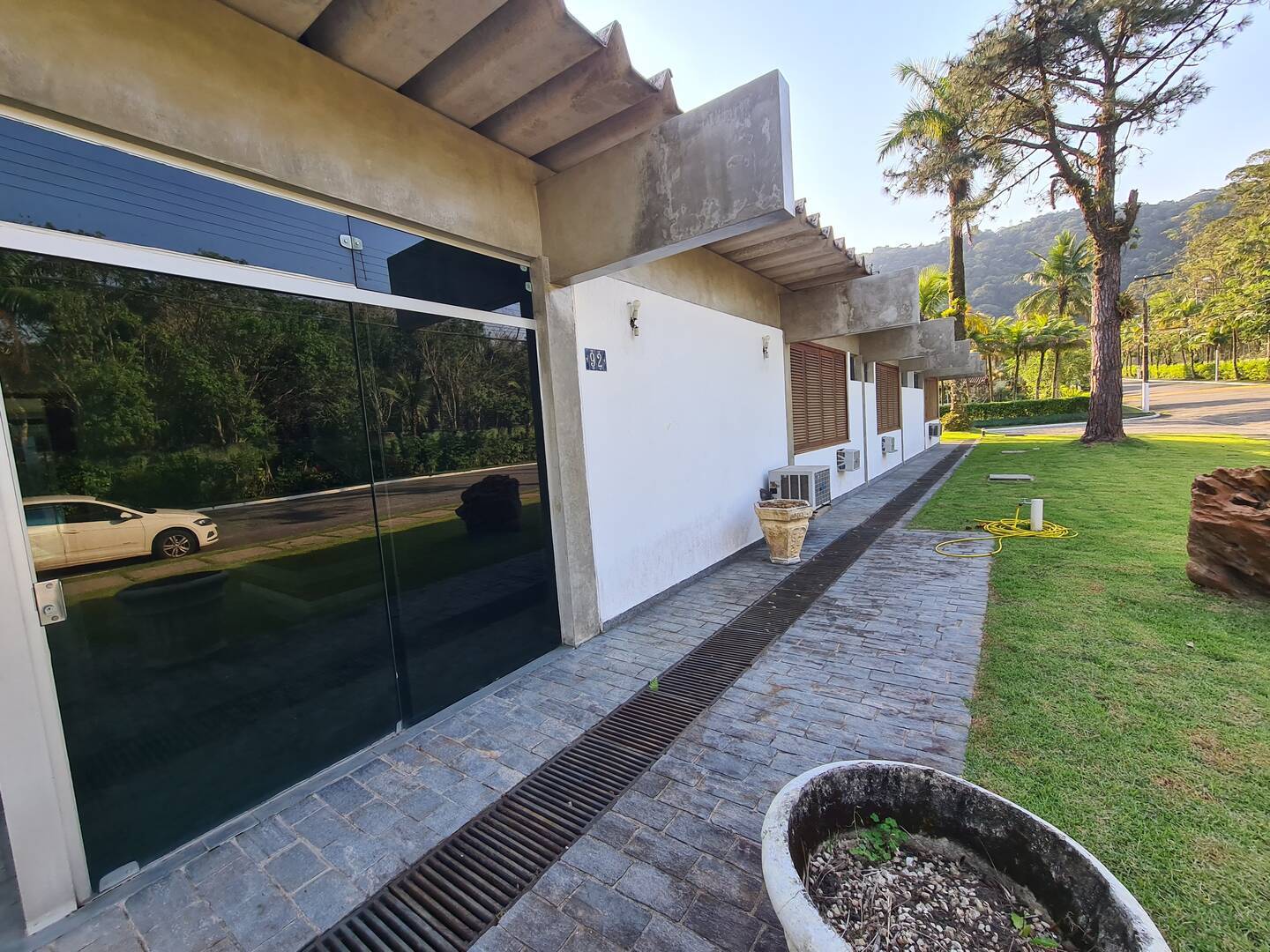 Casa à venda e aluguel com 5 quartos, 381m² - Foto 3