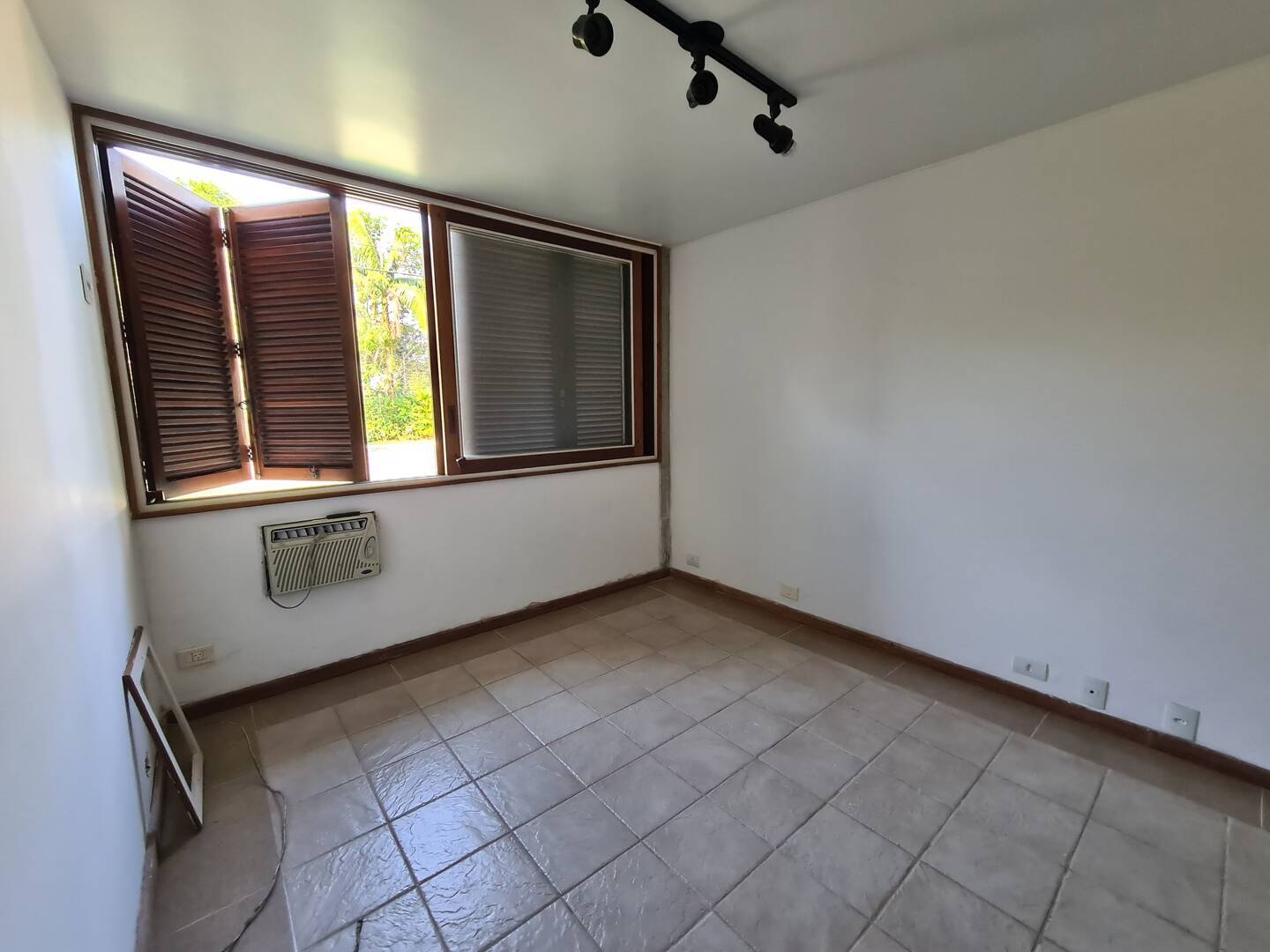 Casa à venda e aluguel com 5 quartos, 381m² - Foto 15