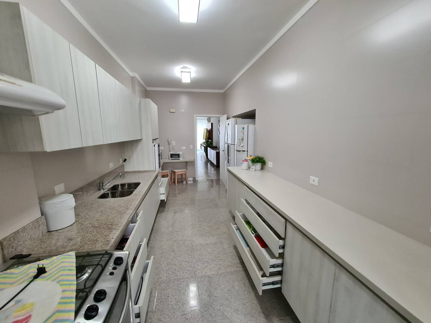 Apartamento à venda com 3 quartos, 185m² - Foto 4