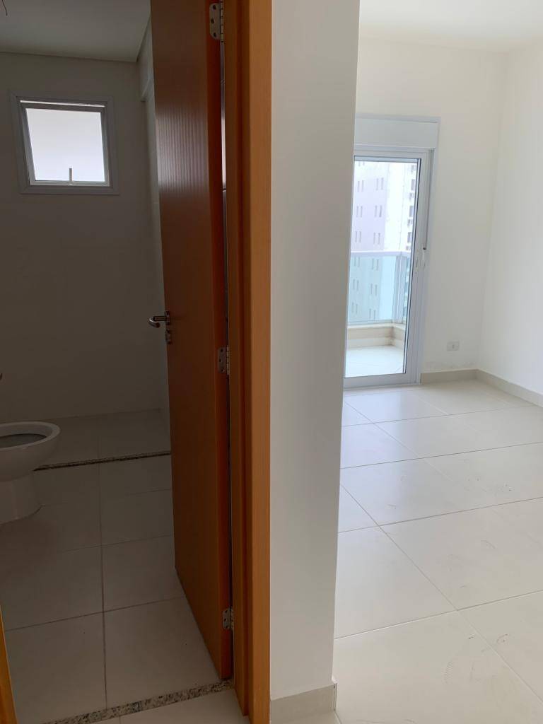 Apartamento à venda com 3 quartos, 144m² - Foto 2