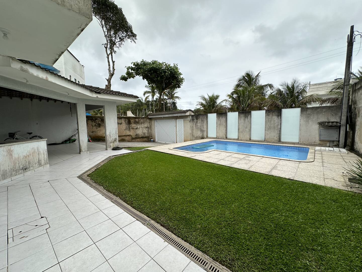 Casa à venda com 4 quartos, 250m² - Foto 1