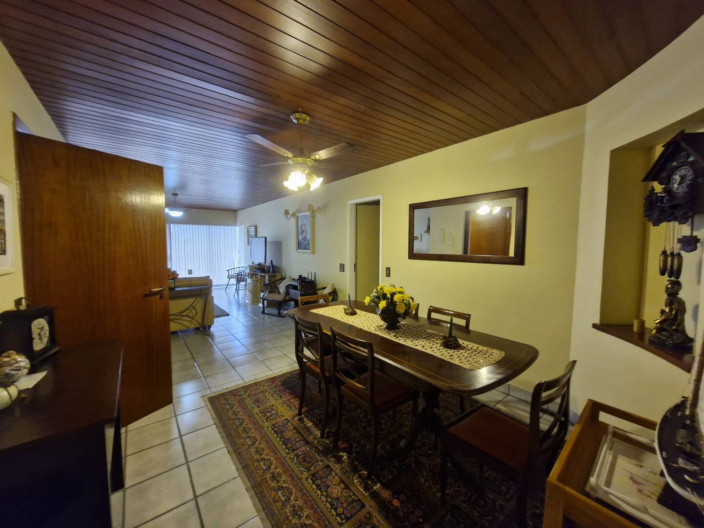 Apartamento à venda com 3 quartos, 185m² - Foto 2