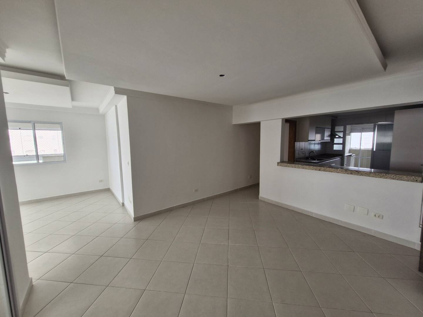 Apartamento à venda com 3 quartos, 125m² - Foto 2