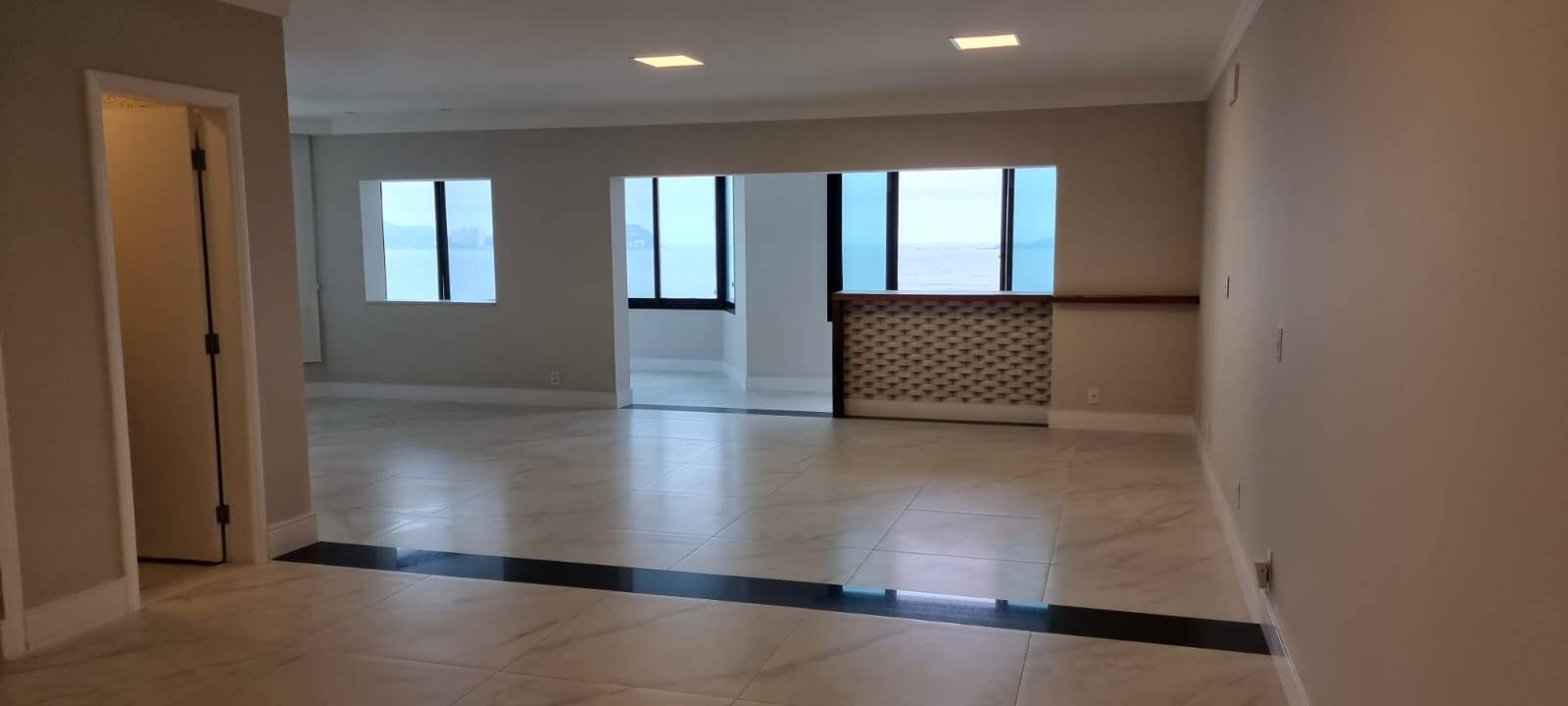 Apartamento à venda com 4 quartos, 230m² - Foto 2