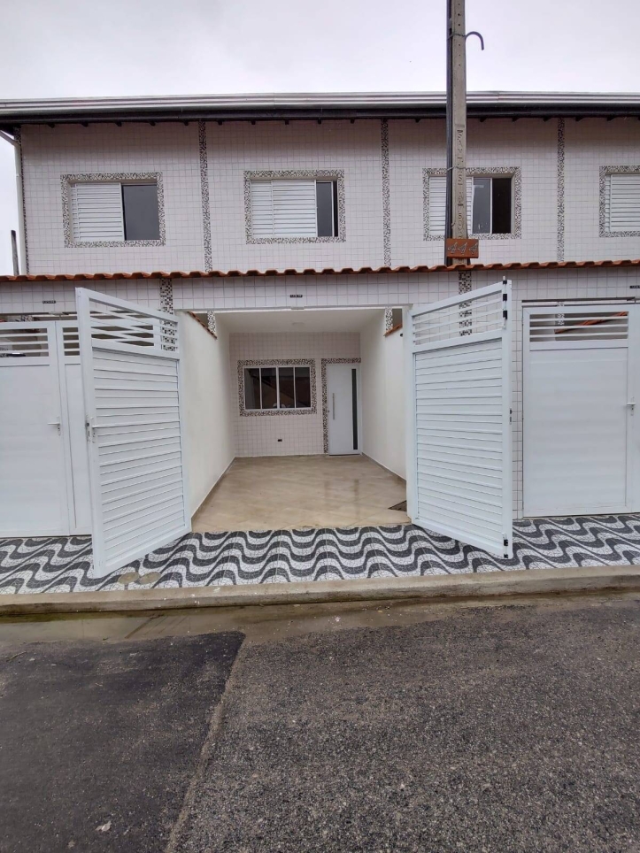 Casa à venda com 2 quartos, 64m² - Foto 1