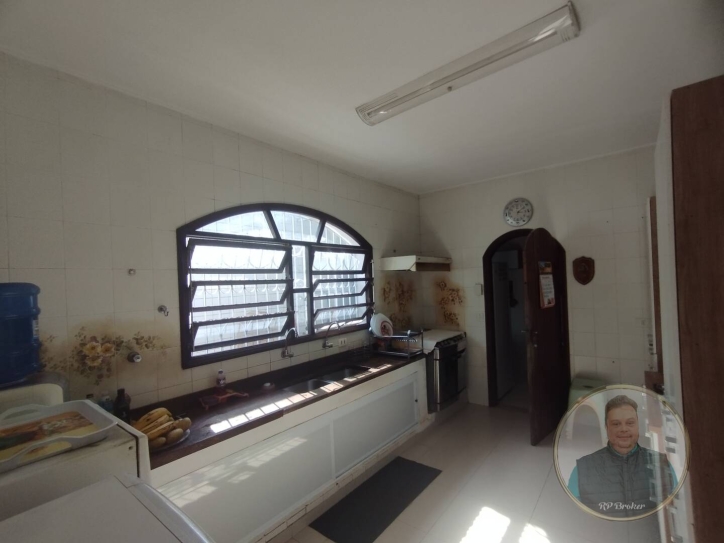 Casa à venda com 3 quartos, 220m² - Foto 2