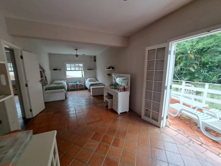 Casa à venda com 3 quartos, 252m² - Foto 2