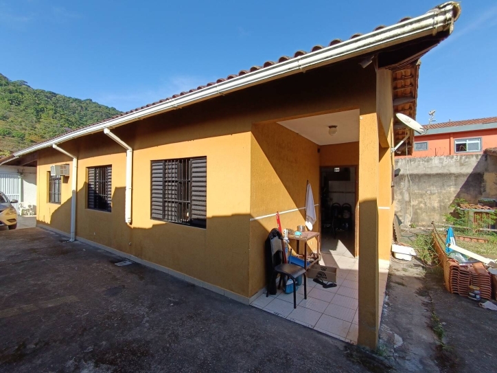 Casa à venda com 3 quartos, 200m² - Foto 1